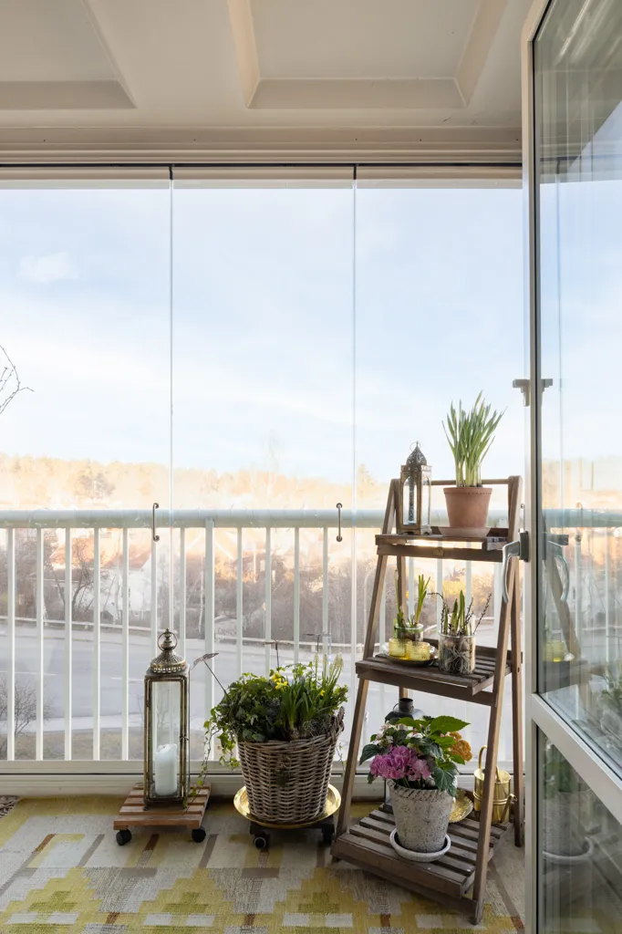 Balcon - 55+ Apartment with Two Balconies in Nockeby Backe