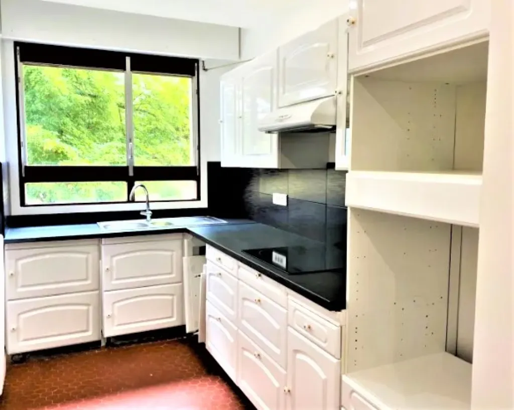 Kitchen - Refurbished Apartment with Garden View in Garches