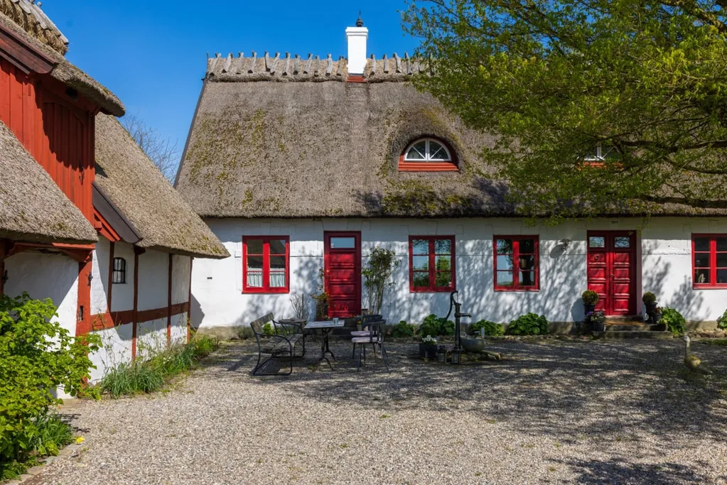 Välivaade - Scandi Farmhouse with Pool and Views in Ystad