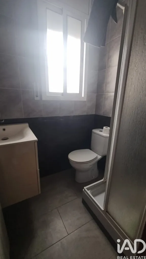 Salles de bain - Three-Bedroom House with Terrace in Les Roquetes