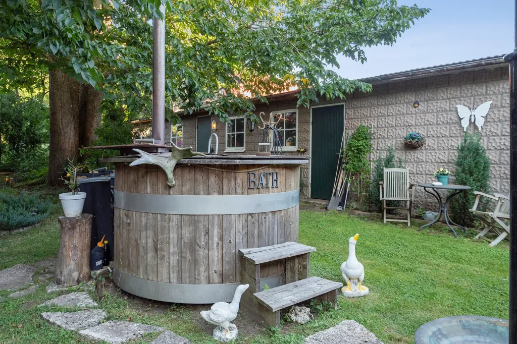 Aed - Large House with Workshop in Vartofta