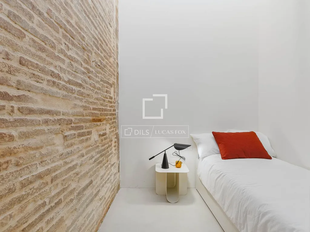 Chambres - Renovated Apartment with Mezzanine in Eixample, Barcelona