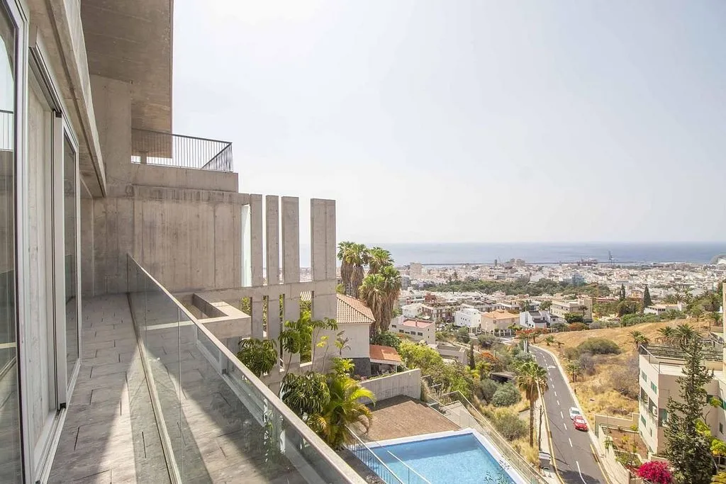 Balcon - Contemporary Townhouse with Pool in Ifara