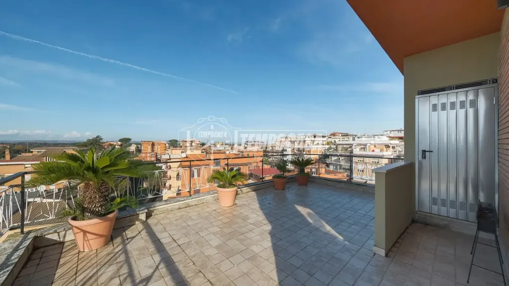 Terrass - Rustic Penthouse with Terrace in Rome
