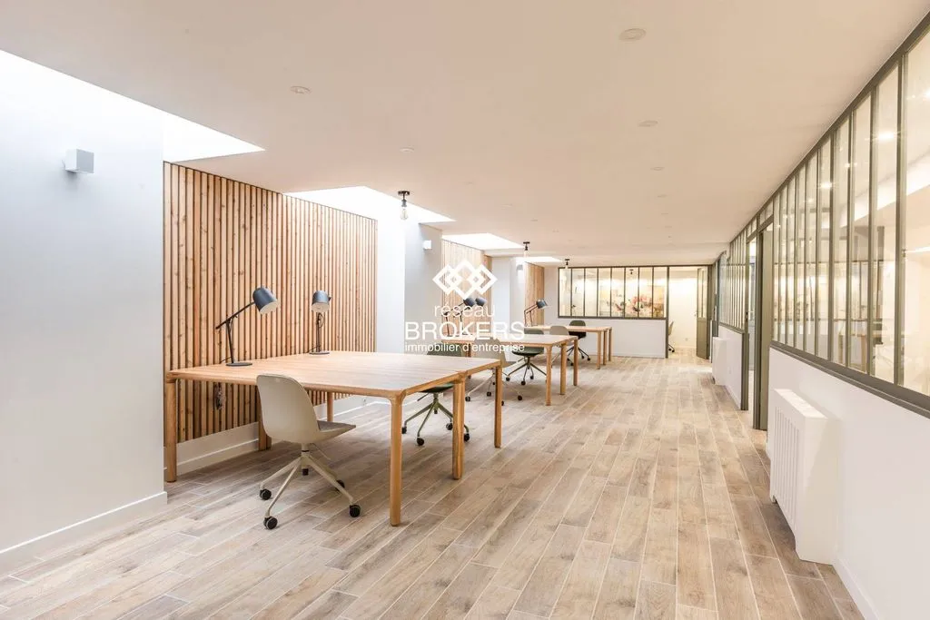 Bureau - Bureaux en Excellent État à Buttes-Chaumont, Paris