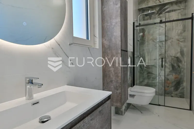 Salles de bain - Modern Semi-Detached House with Pool near Trogir