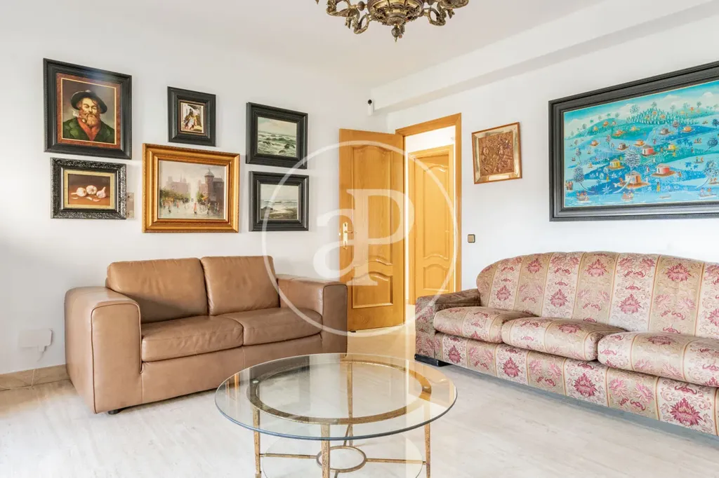 Living Room - 3-Bedroom Apartment near Retiro Park, Madrid