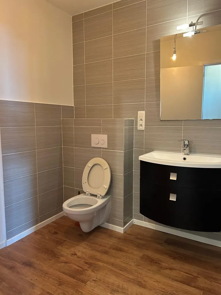 Vannitoad - Spacious 3-Bedroom Apartment with Terrace in Central Location