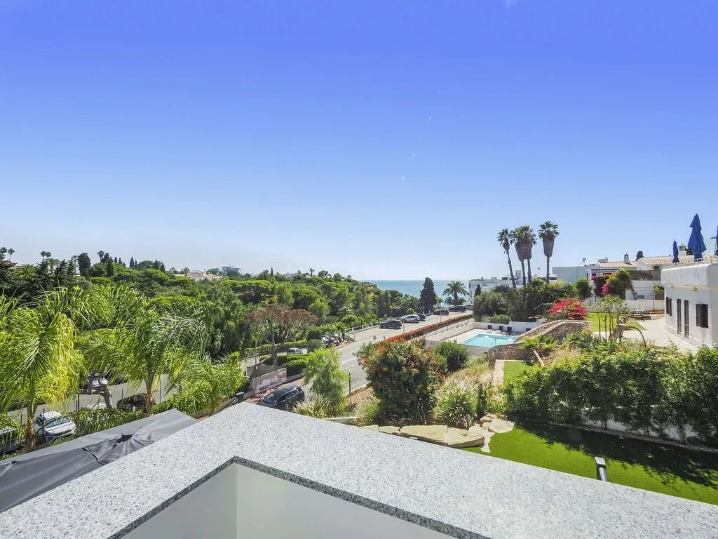 Balcon - Contemporary Villa with Pool in Lagoa