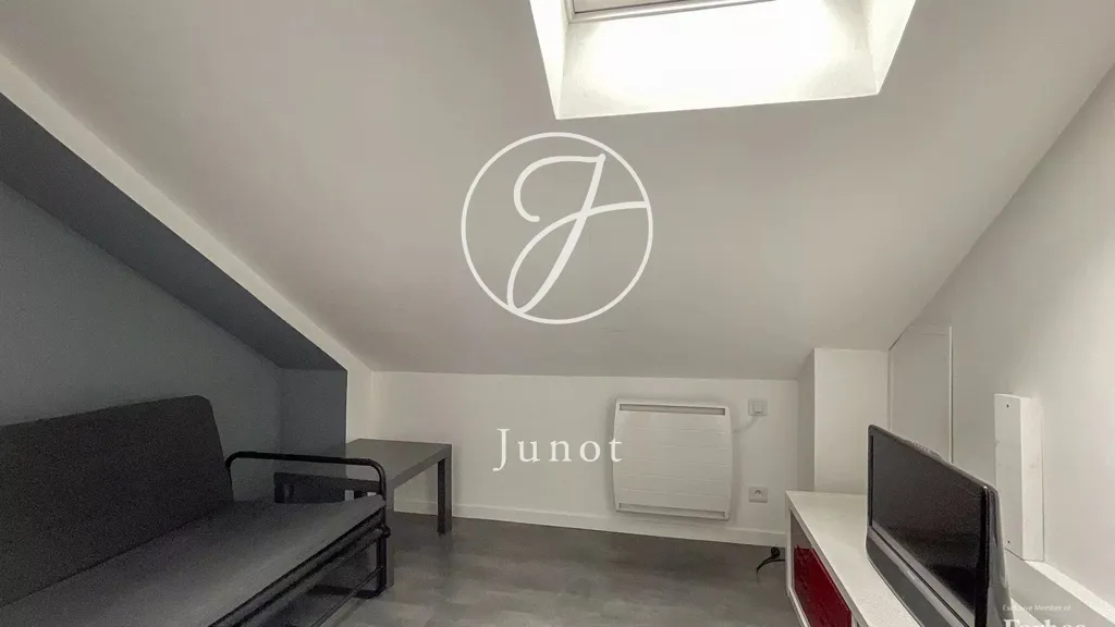 Pièces - Maison avec Terrasses et Bureaux à Chéreng