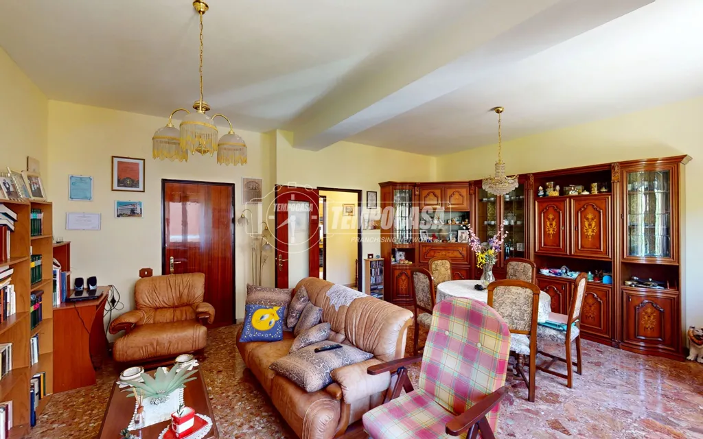 Soggiorno - Piano Terra Apartment with Box in Loreto