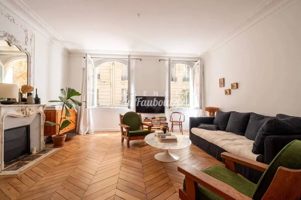Séjour - Appartement Haussmannien avec Jardin Privé à Paris 9ème