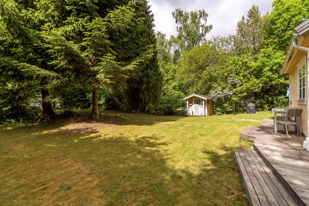 Giardino - Charming Cottage with Forest Glade in Ängsholmen