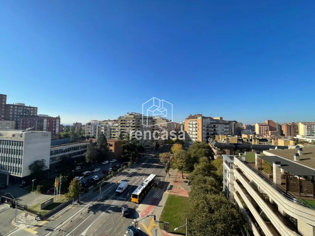 Spacious Flat with Terrace in Lleida Centre