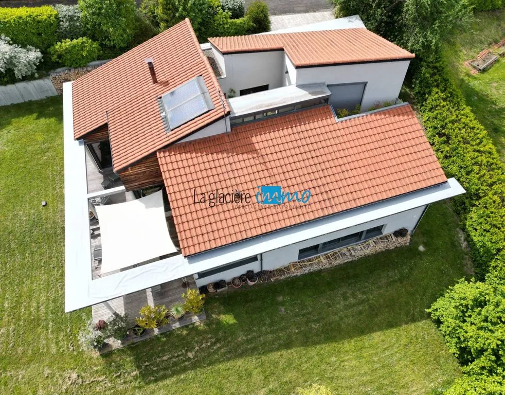 Vue aérienne - Maison Contemporaine avec Vue Panoramique à Chanonat