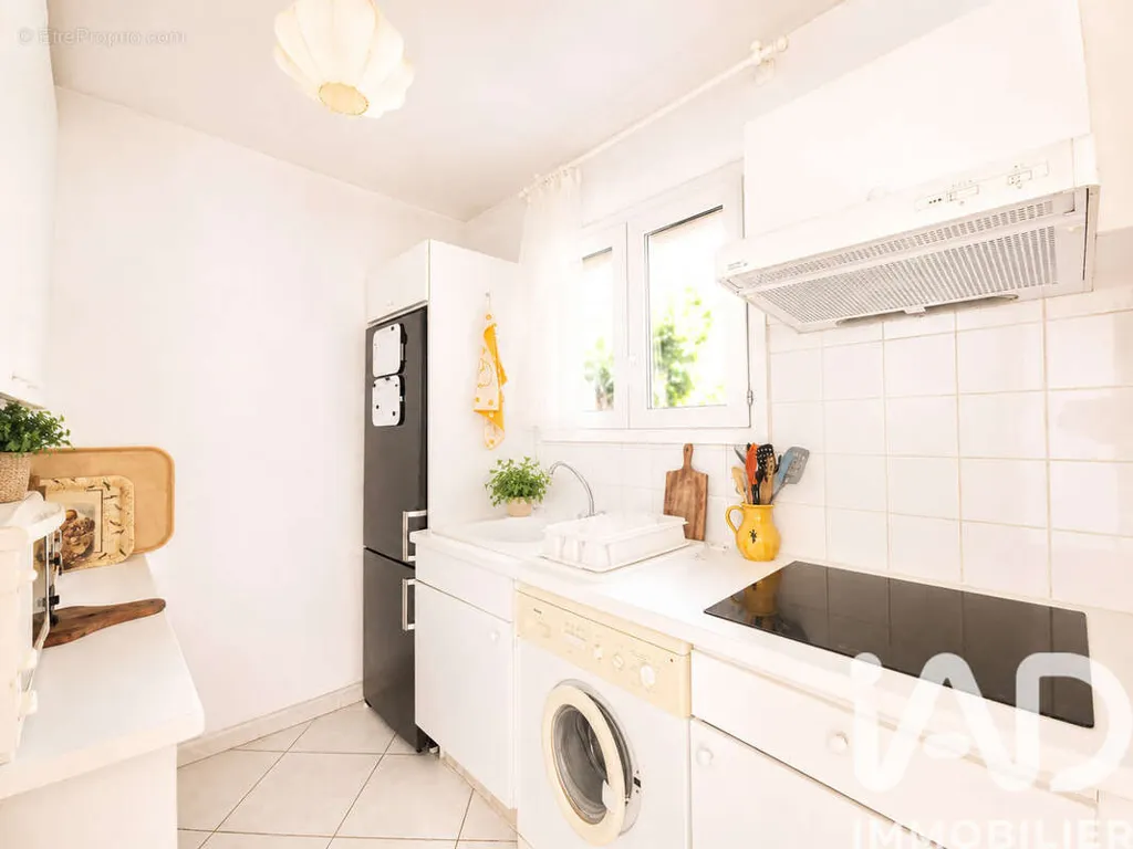 Köök - Charming Apartment with Parking in Saint-Raphaël