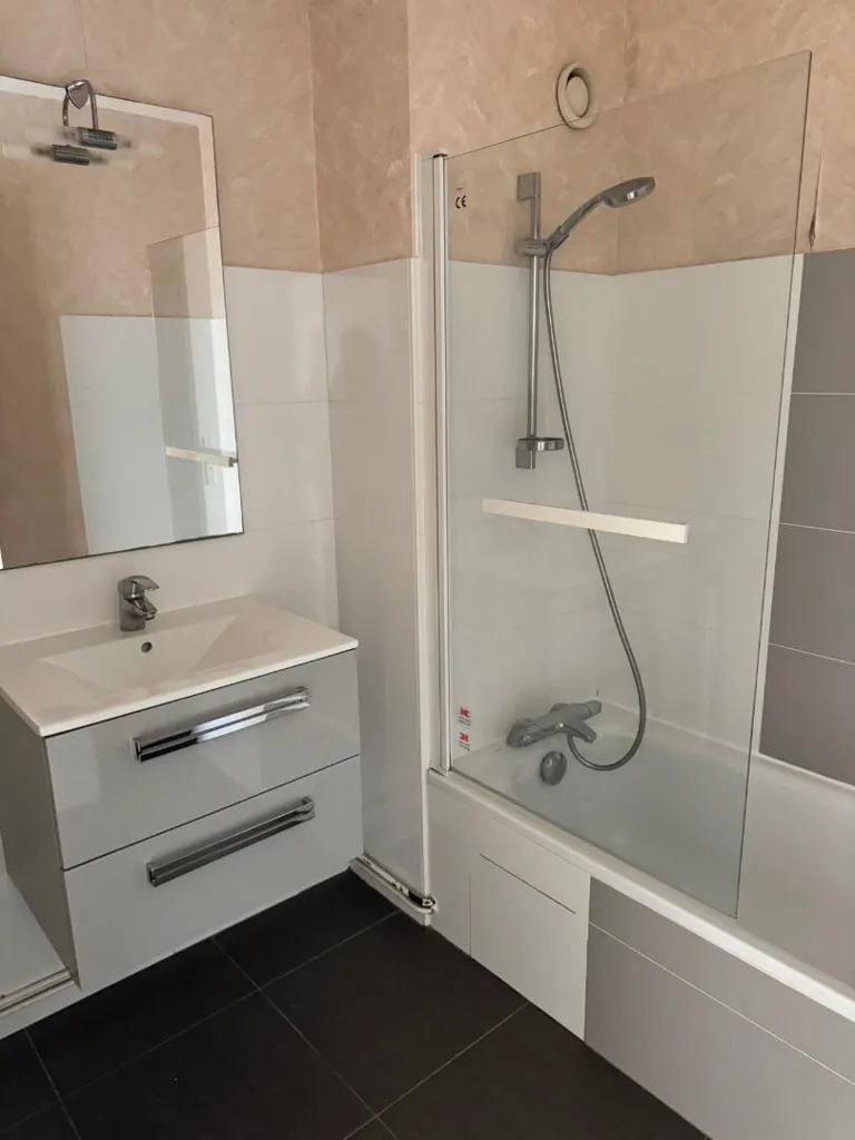 Vannitoad - T2 Flat with Balcony in Quimper
