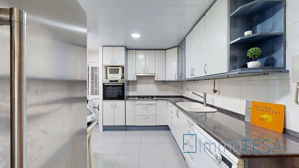 Cuisine - Apartment with Balcony in Barberà del Vallès