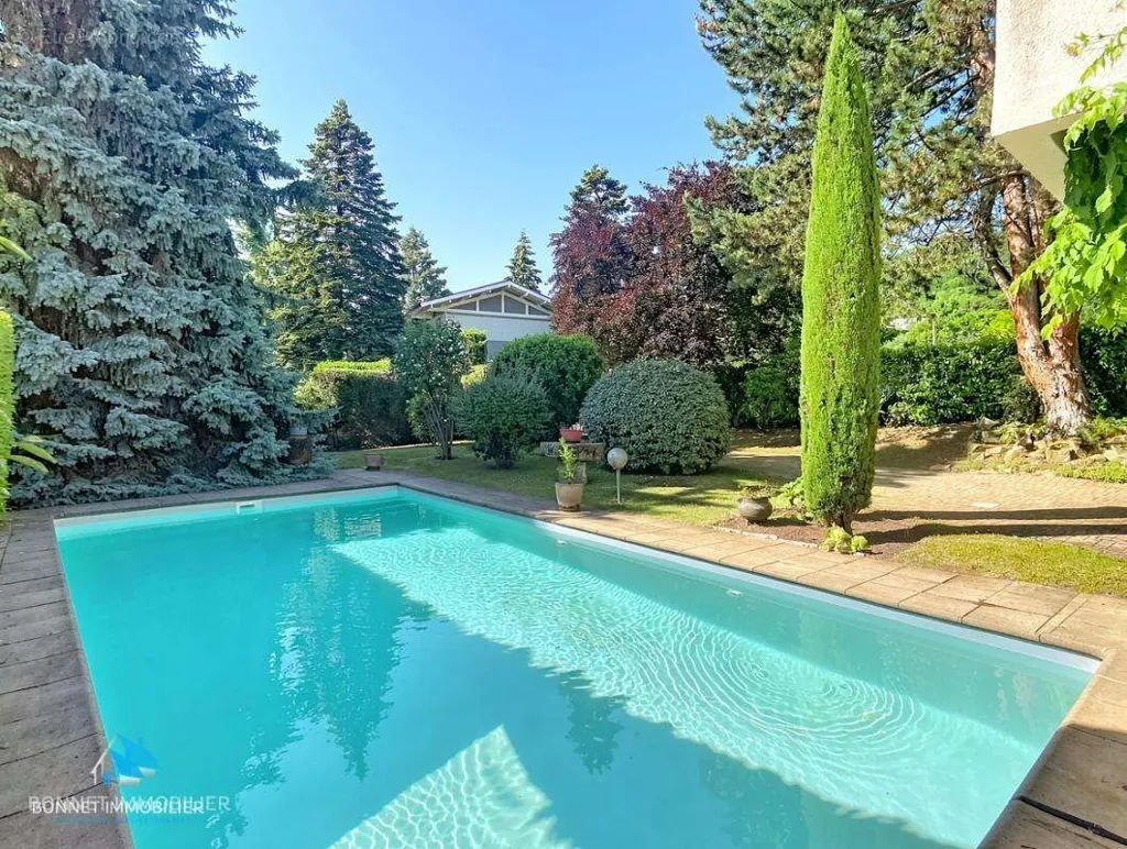 Piscine - Villa avec Piscine à Chamalières
