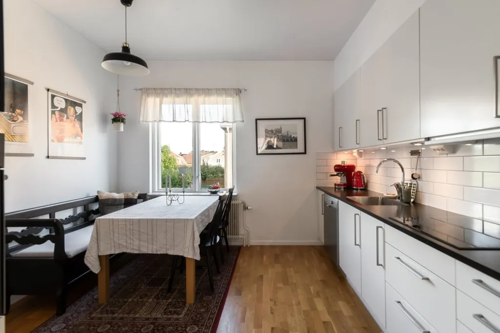 Cucina - Apartment with West-Facing Balcony in City Proximity