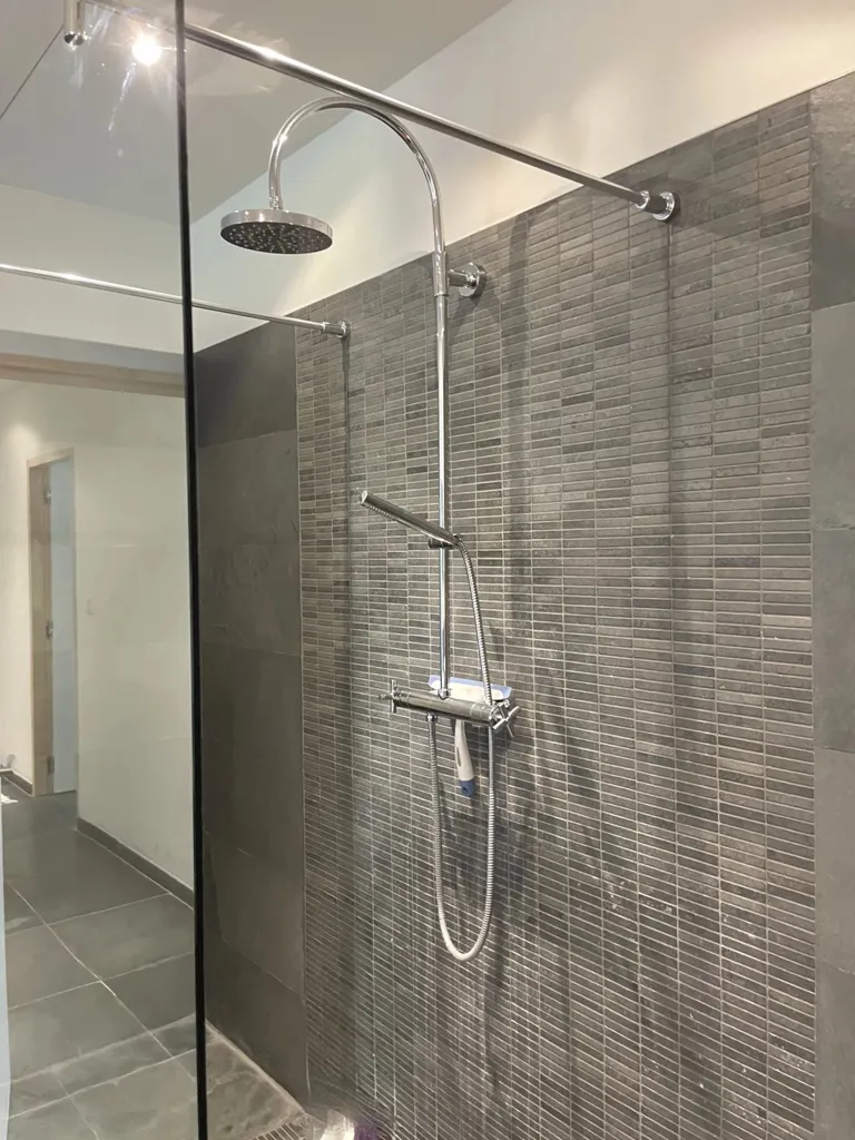 Salles de bain - Villa Contemporaine avec Vue Panoramique à Lorgues