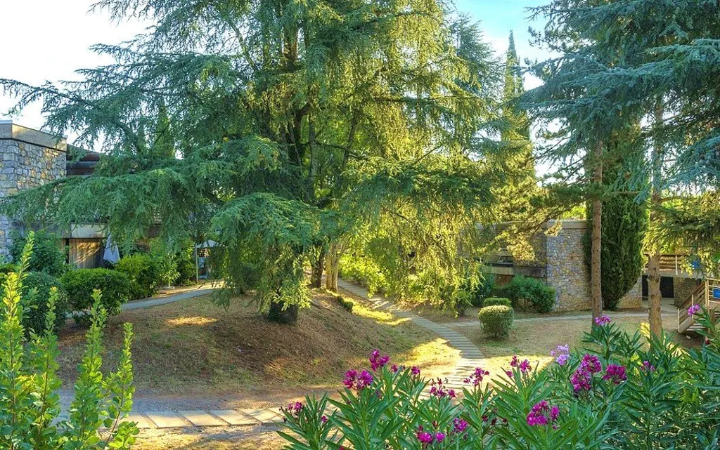 Giardino - 2-Bedroom Apartment with River View in Ardèche