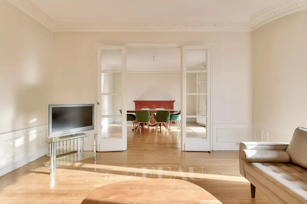 Living Room - Luxury Apartment with Balcony in Paris 16th
