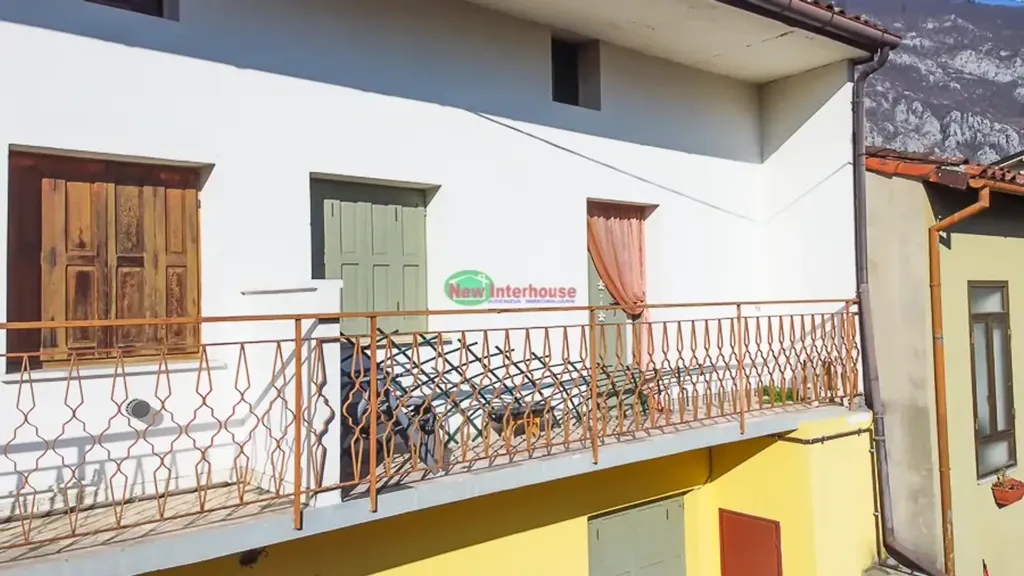 Balcon - Two-Storey Terraced Houses with Courtyard in Maniago