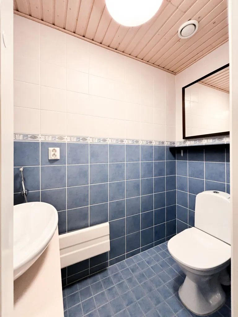 Salles de bain - Spacious Two-Bedroom Apartment with Sauna in Espoo