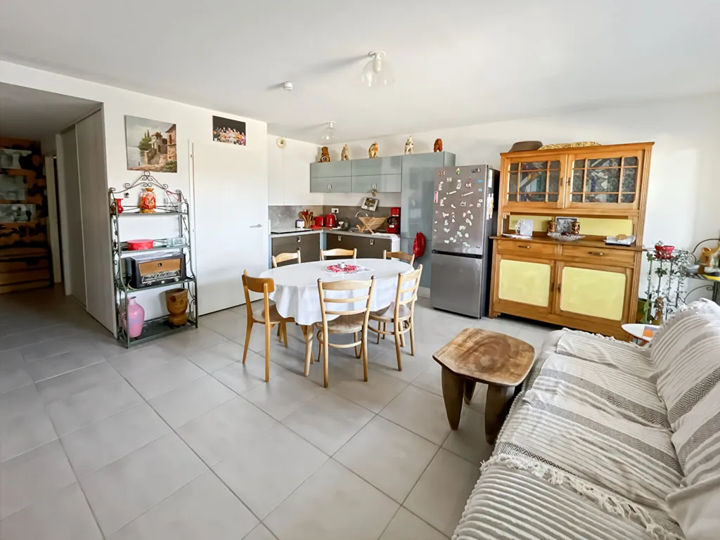 Sala da pranzo - 3-Bedroom Apartment with Balcony in Challans