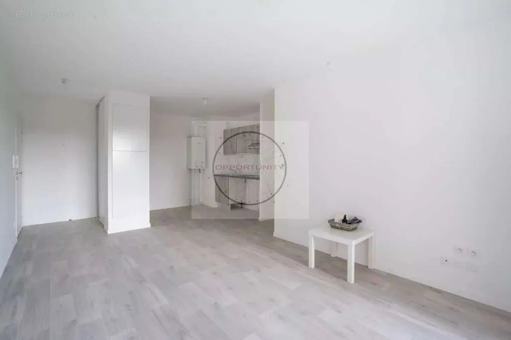 Living Room - 3-Bed Apartment with Balcony in Le Blanc-Mesnil