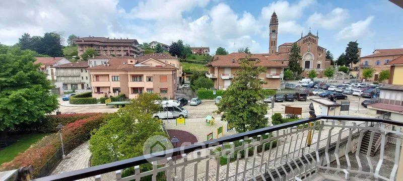 Balcon - Central Quadrilocale with Balcony in Monforte d'Alba