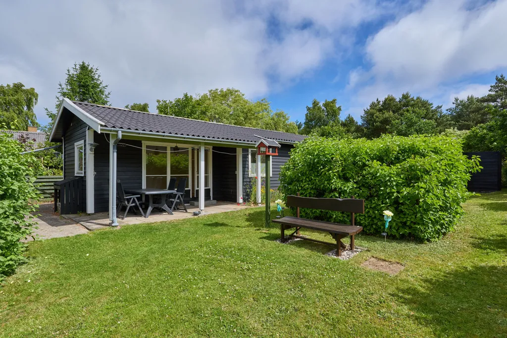 Garden - Well-Maintained Summerhouse with Garden in Rågeleje