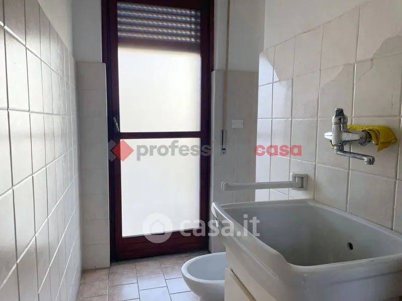 Bathrooms - Rented Apartment with Terrace in Catania