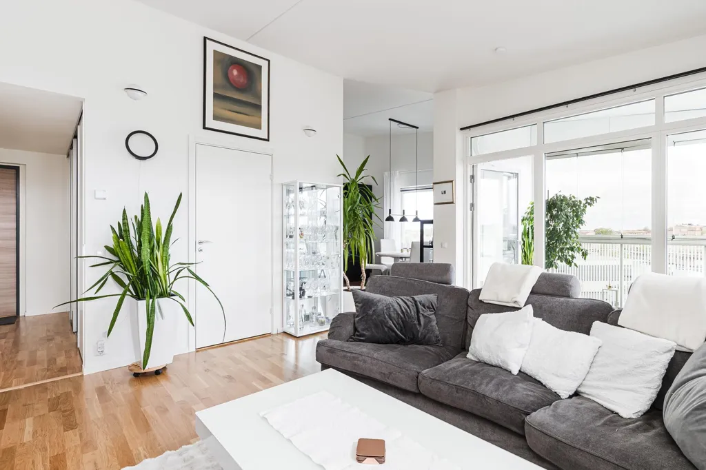 Elutuba - Modern Flat with Two Balconies in Södra Strandvägen