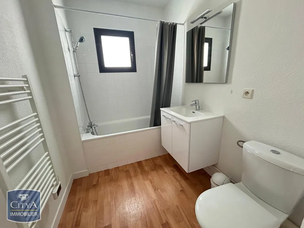 Salles de bain - Appartement Meublé T1 avec Ascenseur à Laval