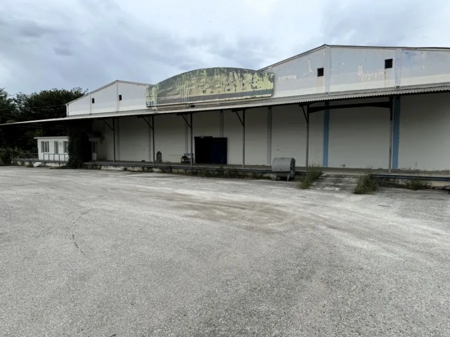 Välivaade - Industrial Space with Open View in Thessaloniki Centre