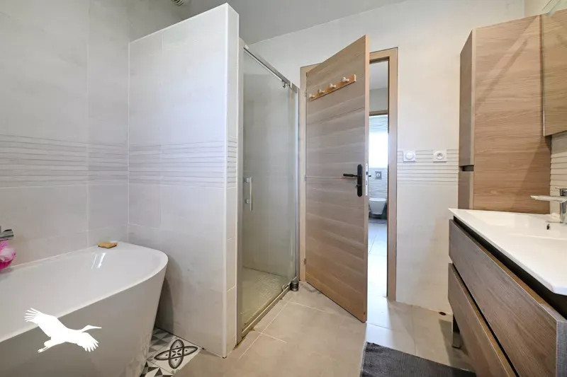 Salles de bain - Pavillon Rénové avec Jardin à Proximité des Écoles