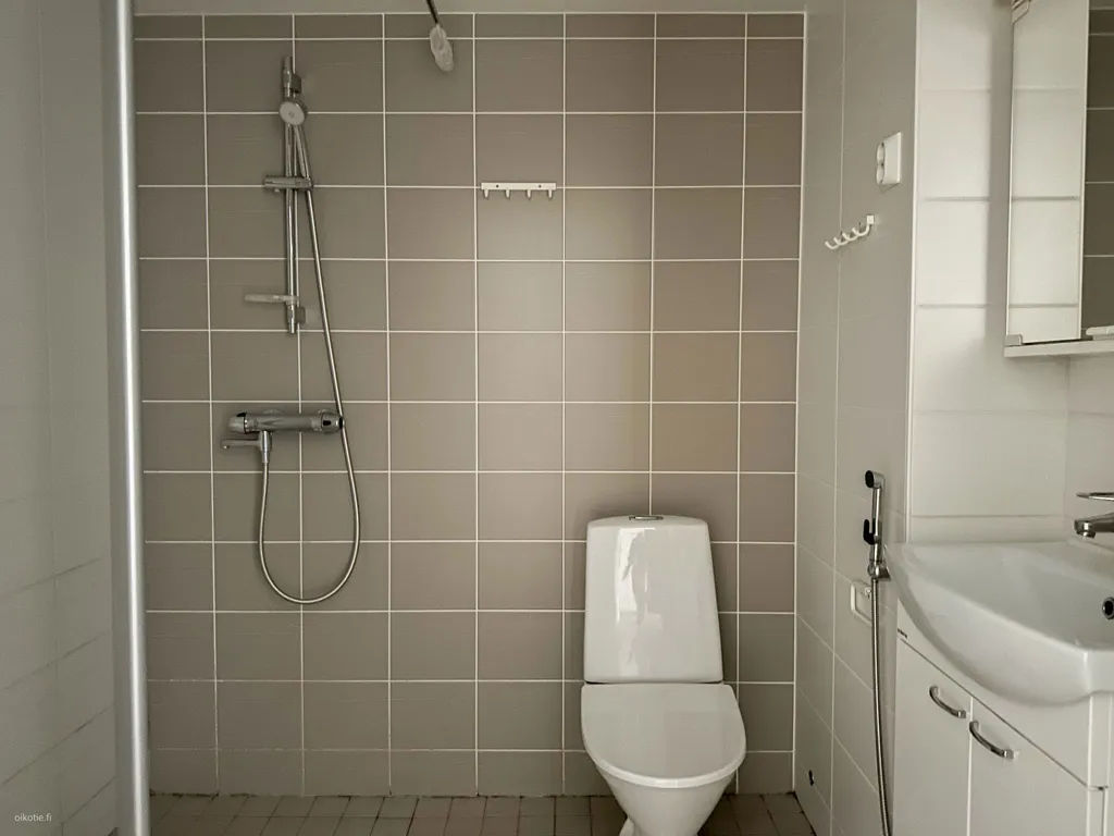 Vannitoad - One-Bedroom Flat with Balcony in Tikkurila
