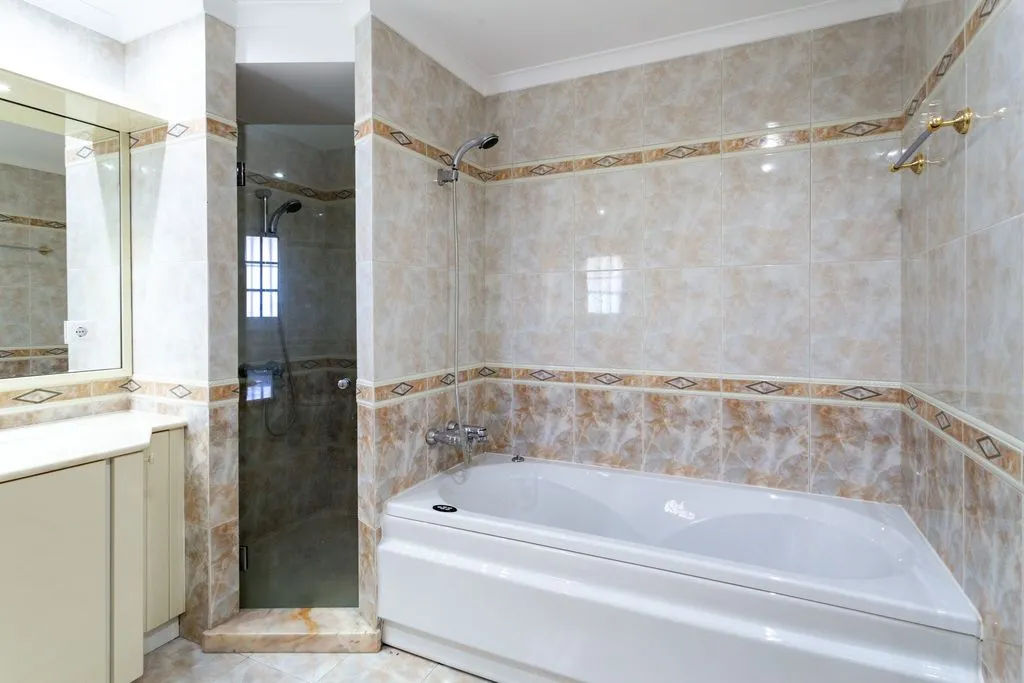 Bathrooms - Luxury Villa with Pool in Rio de Mouro