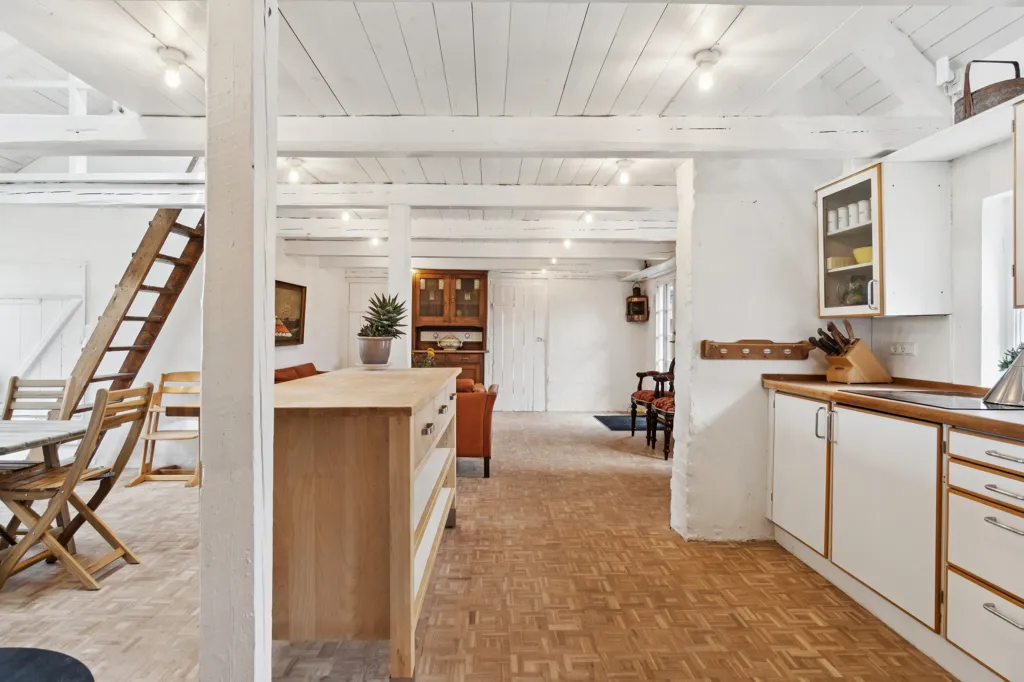 Cuisine - Conservation-Grade Lighthouse Farmhouse on West Coast