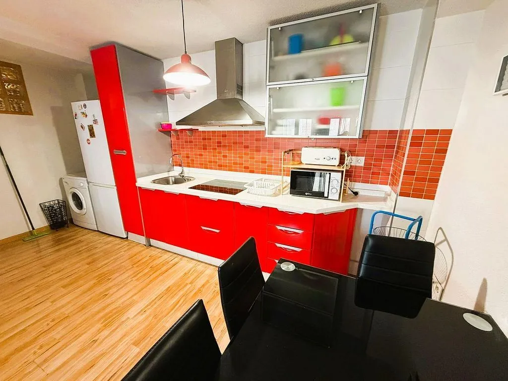 Köök - City Centre Apartment with Balcony in Sagrario