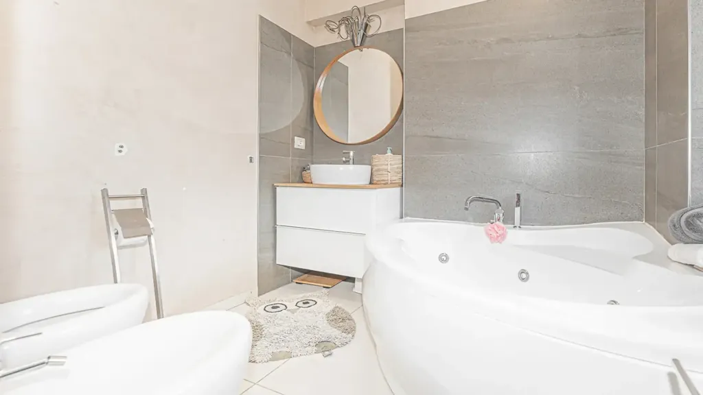 Salles de bain - Renovated House with Courtyard in Pianezza Centre