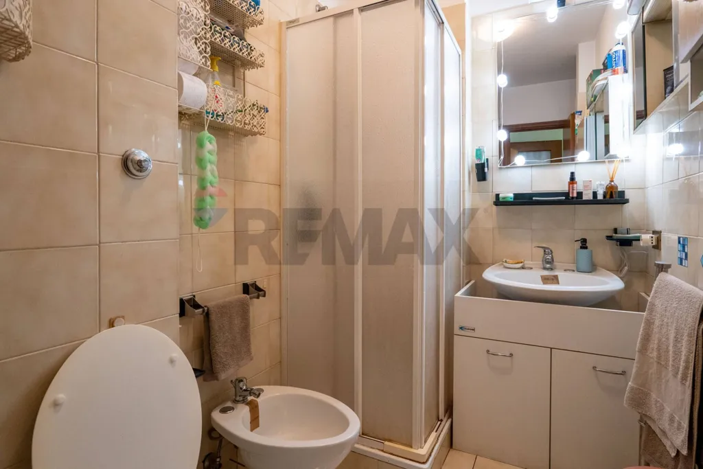 Salles de bain - Bright Apartment with Balcony in Rome