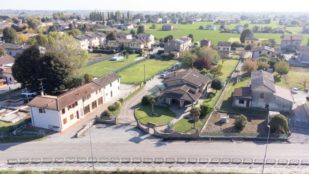 Villa with Private Garden in Cento