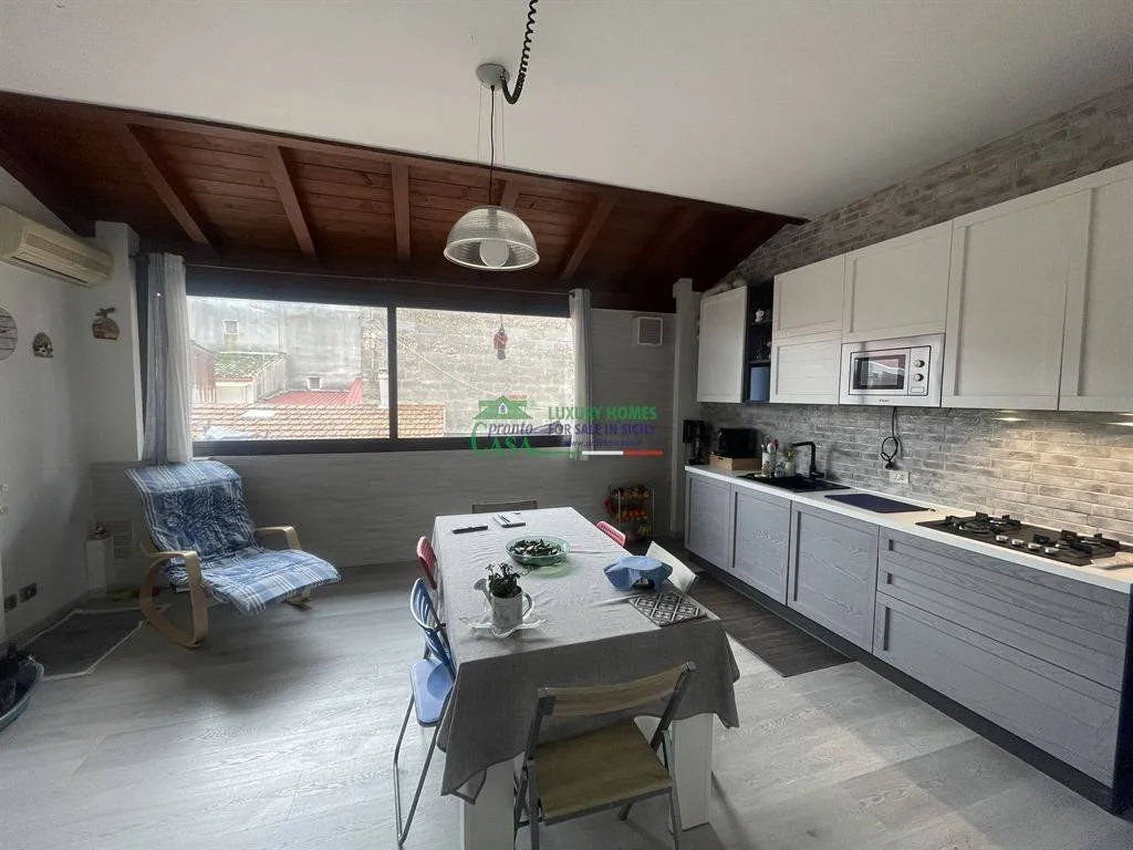 Köök - Fully Renovated House with Balcony in Ragusa