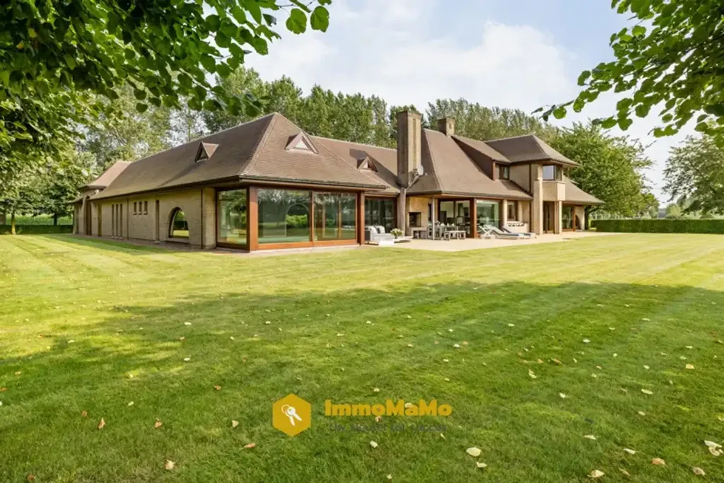 Extérieur - Villa avec Piscine Intérieure et Écuries à Mendonk