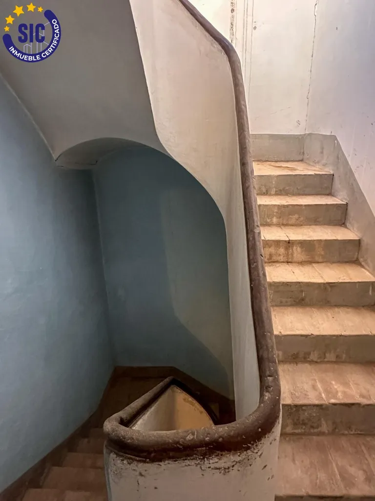 Pièces - Three-Storey House for Restoration in Castellón Centre