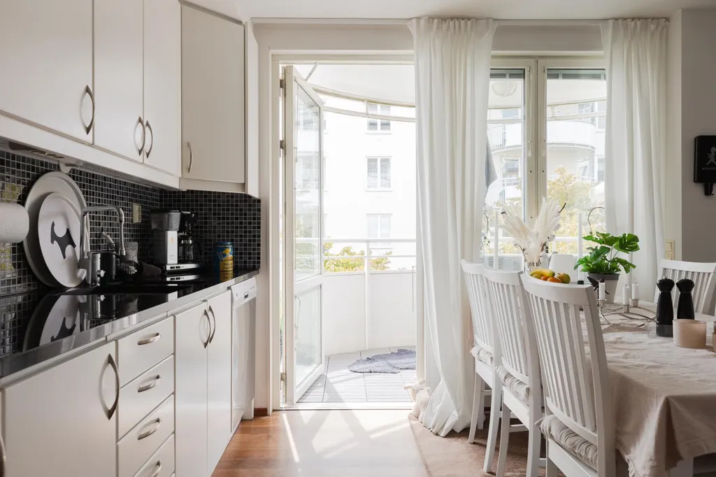 Söögituba - Apartment with Balcony on Tegelviksgatan, Södermalm