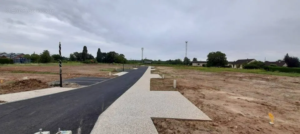 Jardin - Terrain Constructible avec Jardin à Montigny